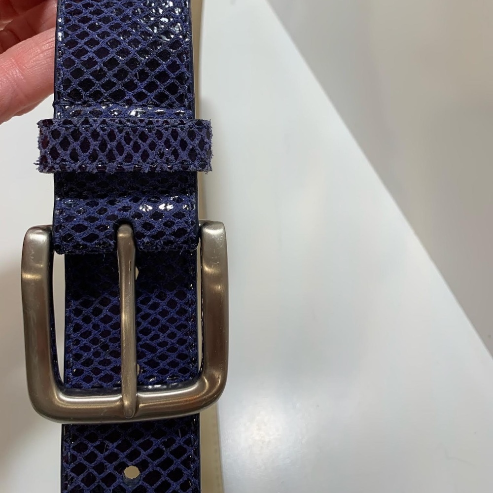 Cole Hahn Lizard embossed leather belt, beautiful blue w/silver hardware